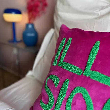 Strauss Near Bs-hauptbahnhof *